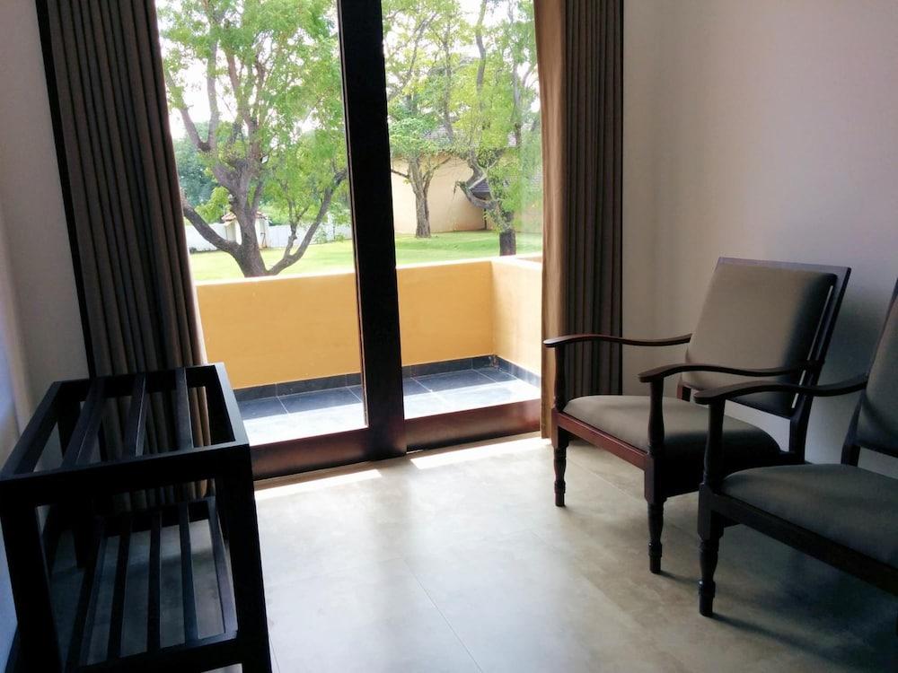 Rajarata Hotel Anuradhapura Zewnętrze zdjęcie