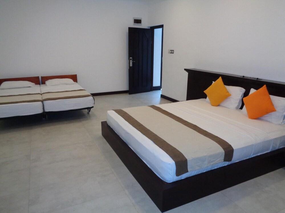 Rajarata Hotel Anuradhapura Zewnętrze zdjęcie