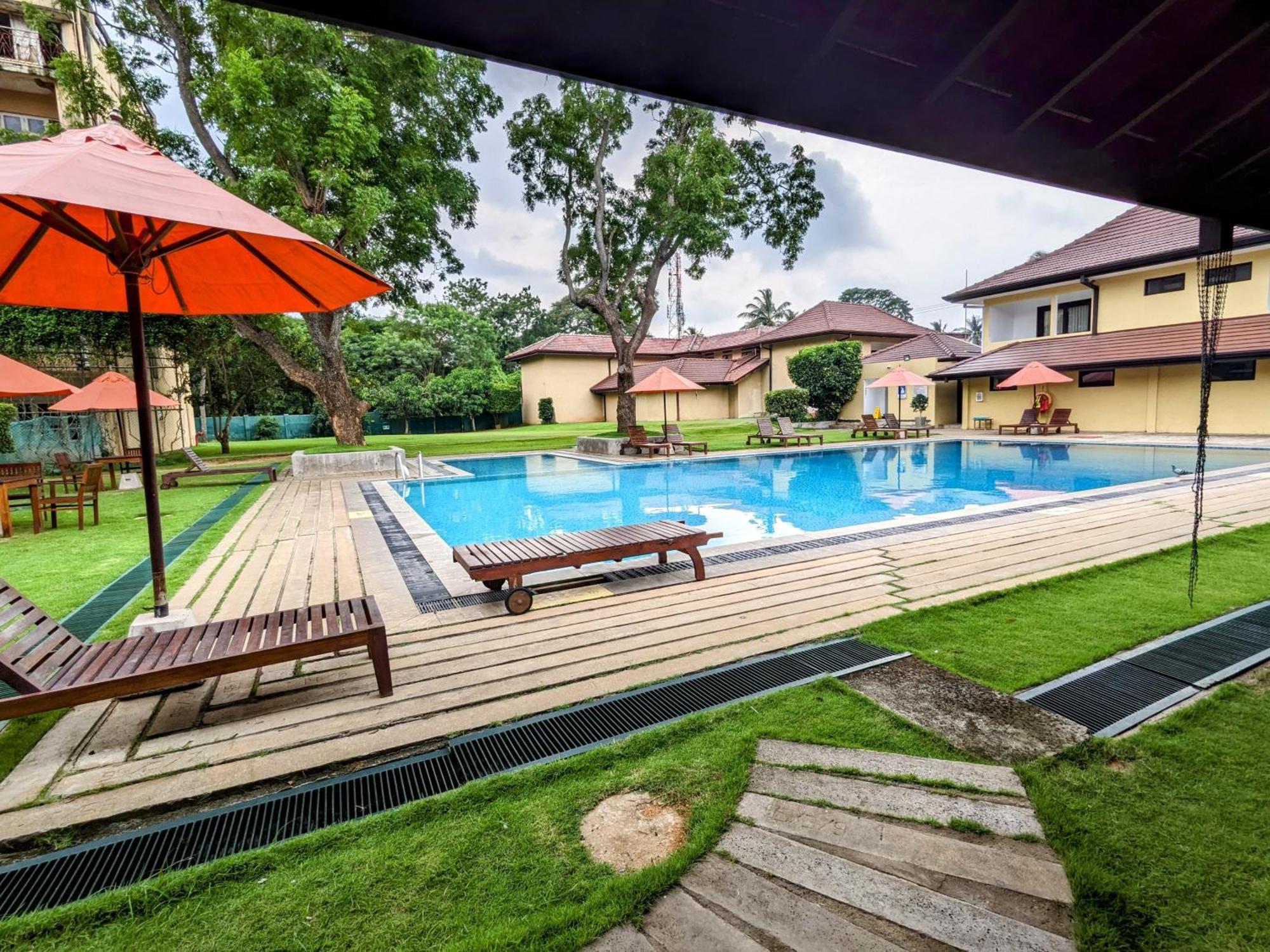 Rajarata Hotel Anuradhapura Zewnętrze zdjęcie