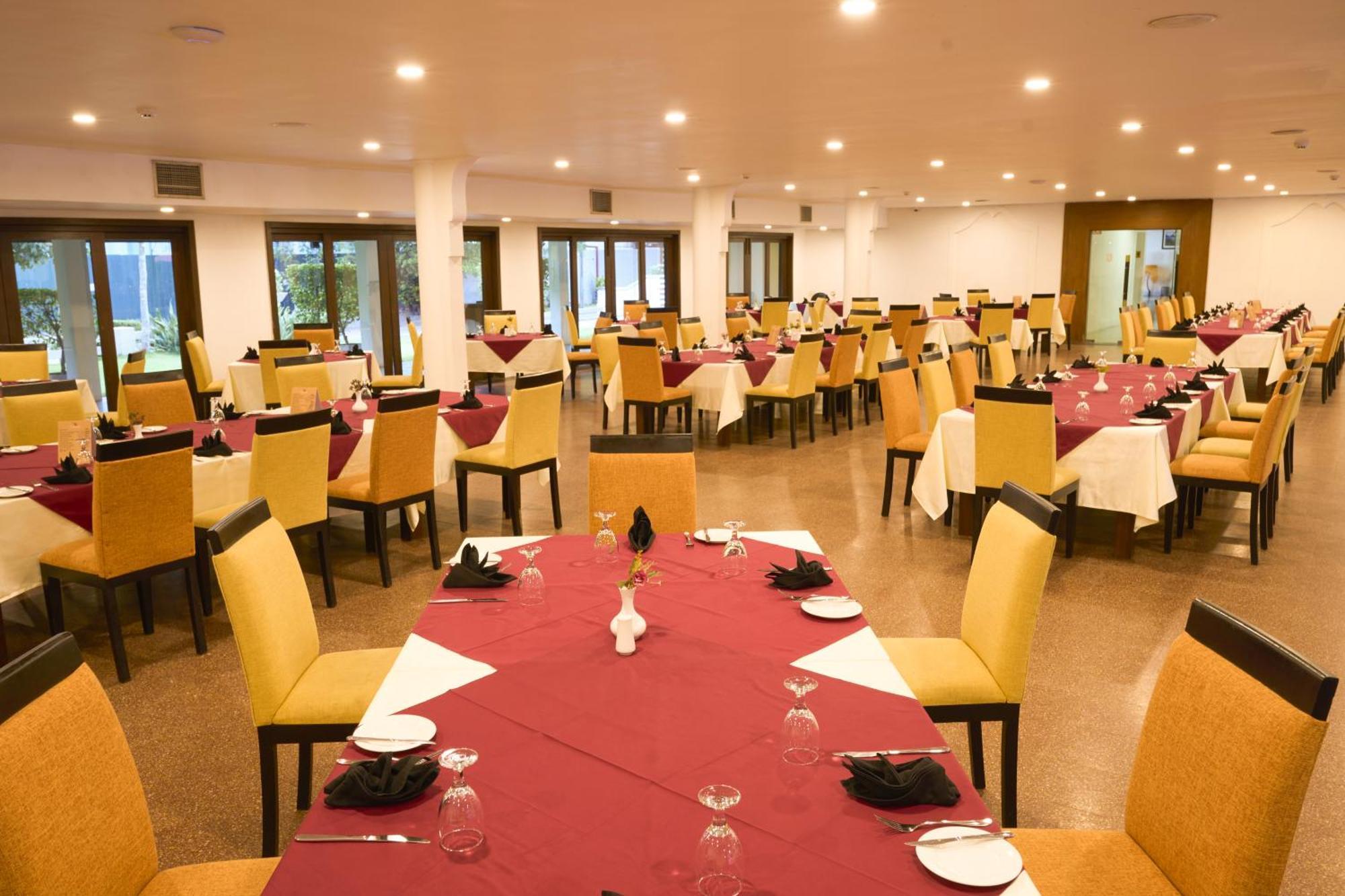 Rajarata Hotel Anuradhapura Zewnętrze zdjęcie