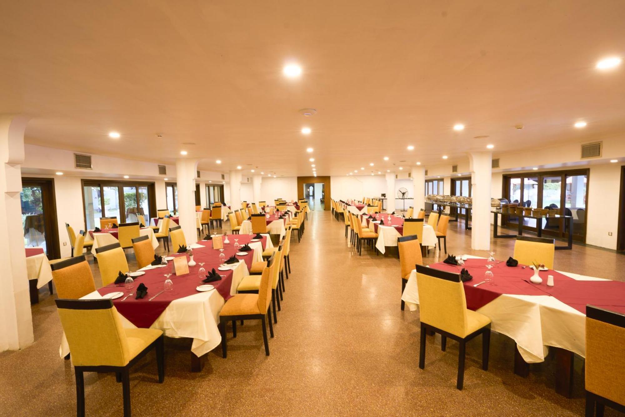 Rajarata Hotel Anuradhapura Zewnętrze zdjęcie