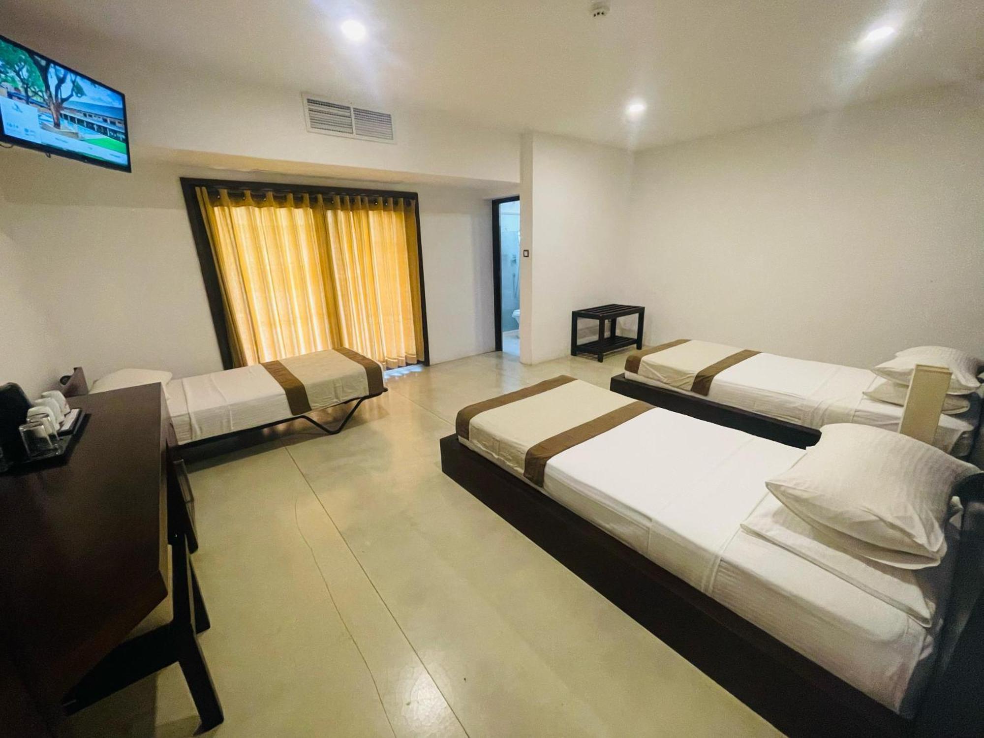 Rajarata Hotel Anuradhapura Zewnętrze zdjęcie