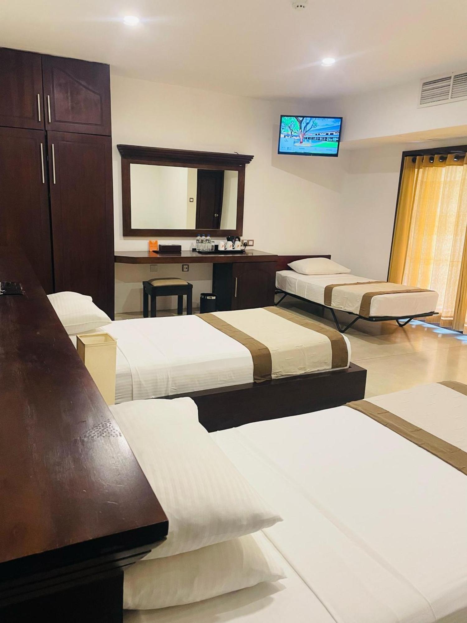 Rajarata Hotel Anuradhapura Zewnętrze zdjęcie