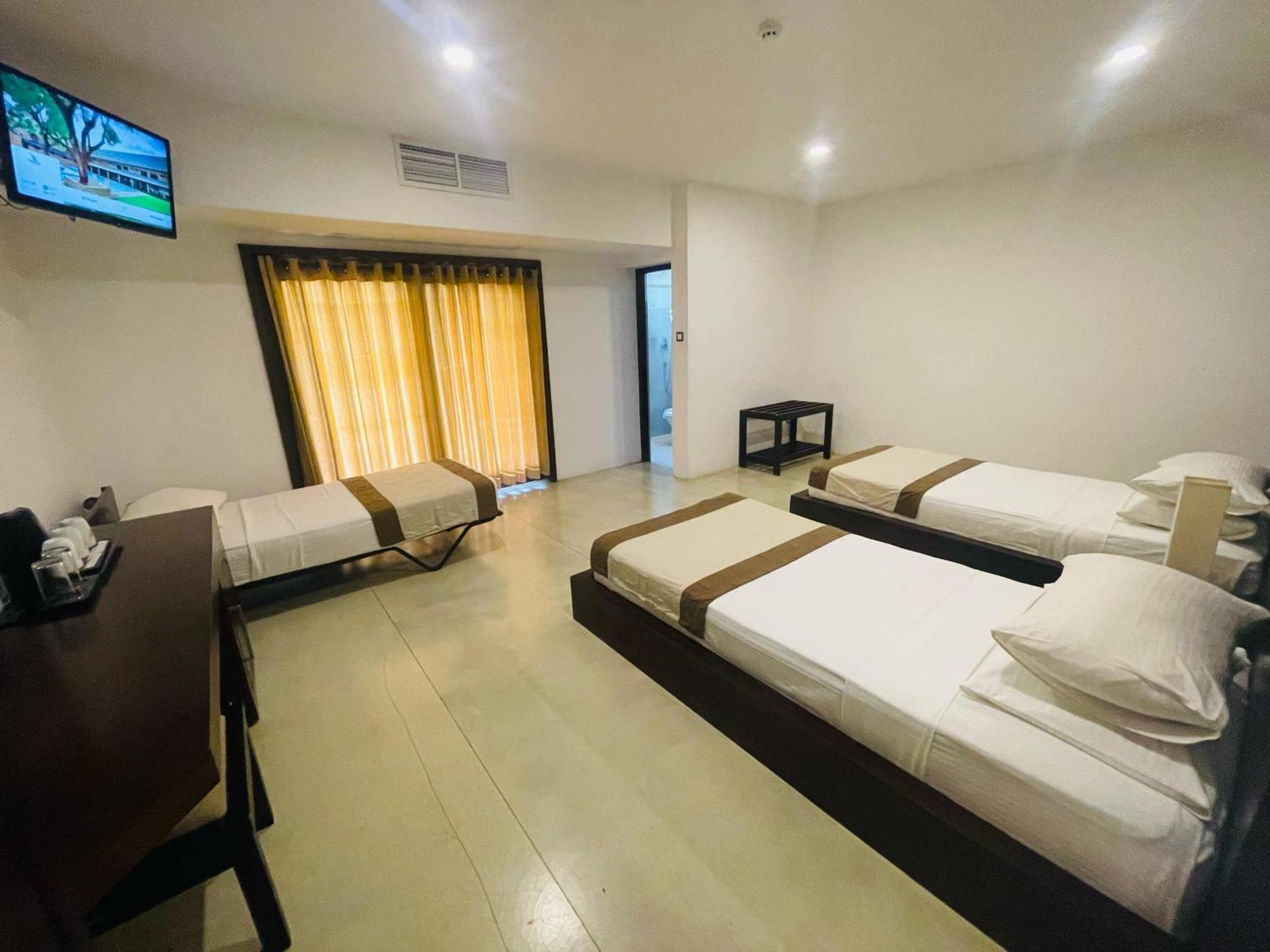 Rajarata Hotel Anuradhapura Zewnętrze zdjęcie