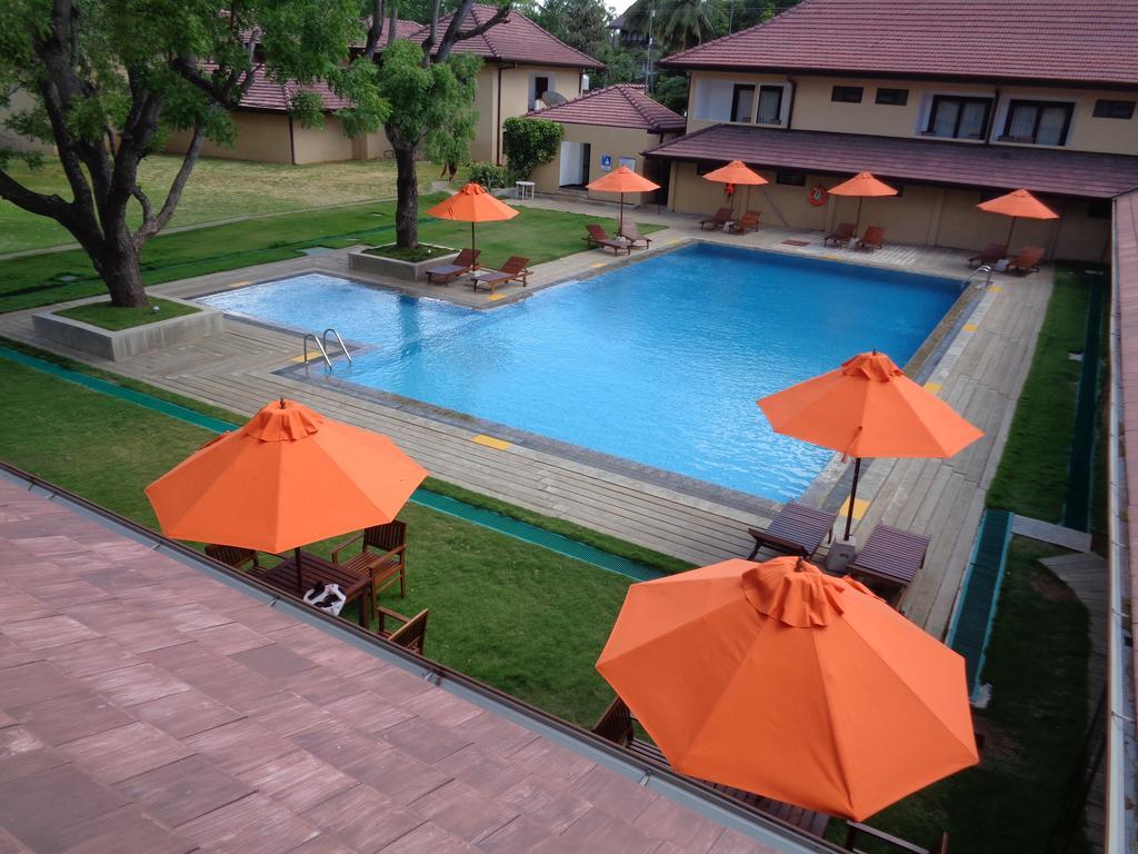 Rajarata Hotel Anuradhapura Zewnętrze zdjęcie