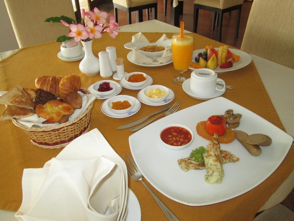 Rajarata Hotel Anuradhapura Zewnętrze zdjęcie